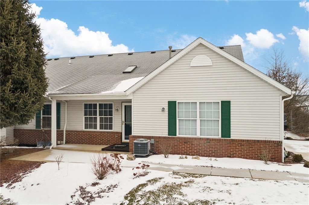 9207 Hickory Ridge Dr, Streetsboro, OH 44241 2 Bed, 2 Bath Condo