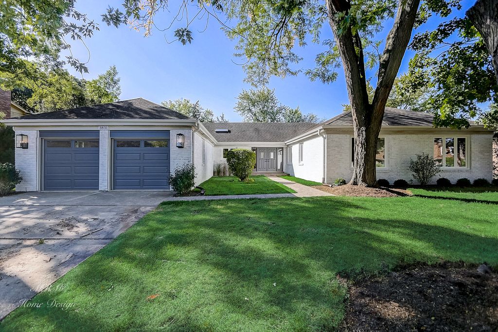 3831 Dauphine Ave, Northbrook, IL 60062
