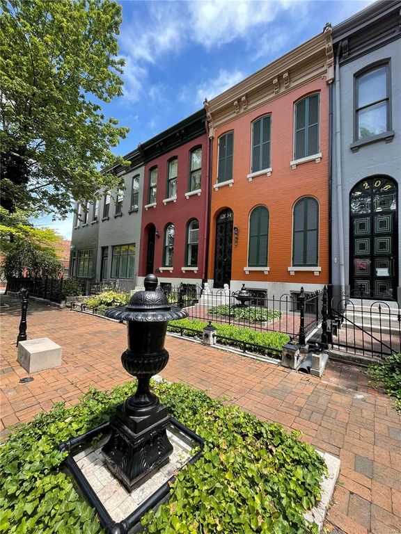 1204 S 18th St, Saint Louis, MO 63104