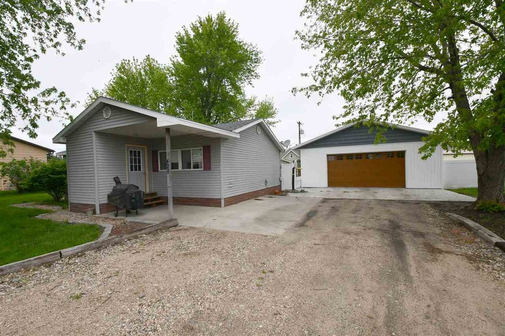 428 Oak St, Riverdale, NE 68870