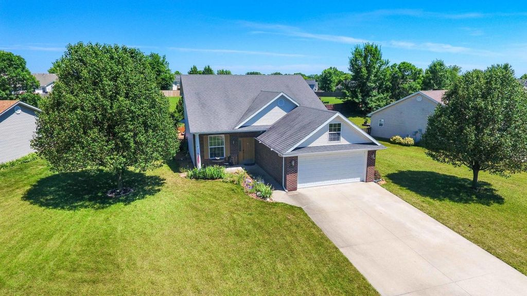 3904 Beechwood Dr, Columbia, MO 65202