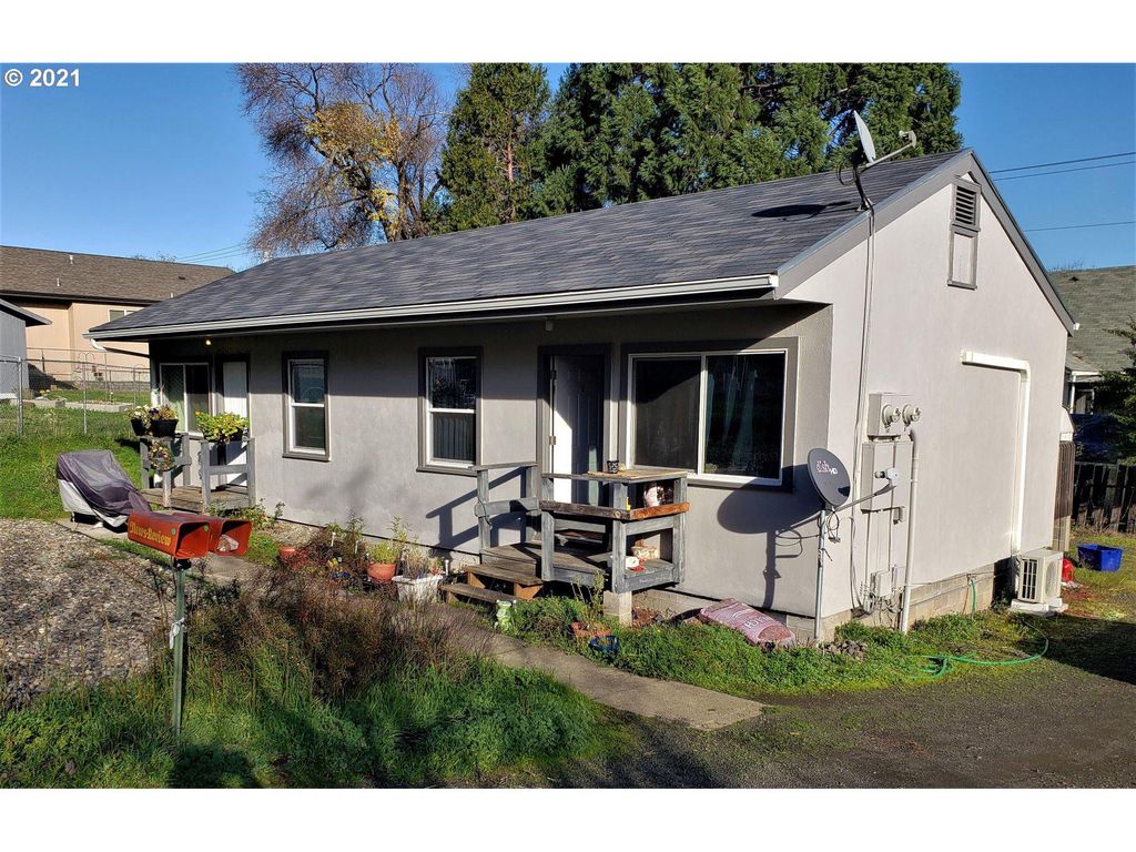 131 NW Pawnee Ct, Roseburg, OR 97471
