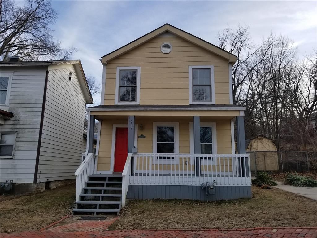 607 Oak St, Leavenworth, KS 66048