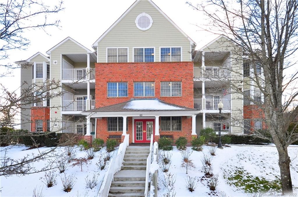 65 Cassandra Blvd #203, West Hartford, CT 06107