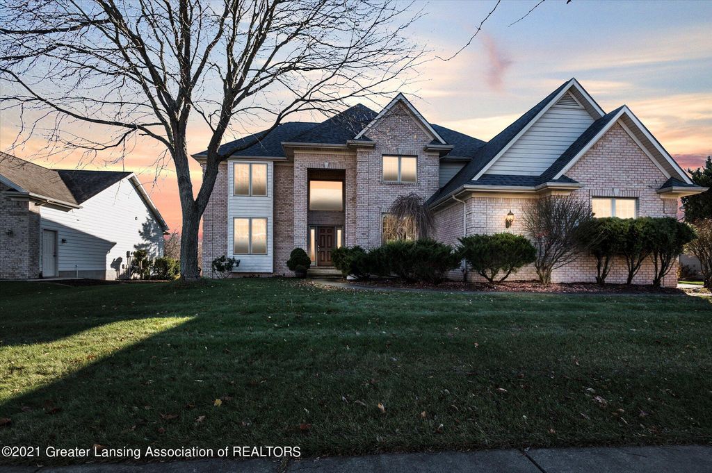 5590 Star Flower Dr, Haslett, MI 48840