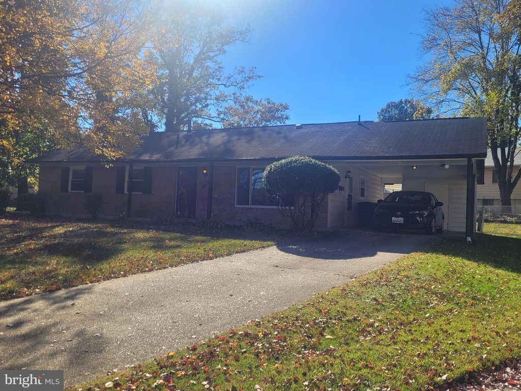 4400 Keewatin Pl, Lanham, MD 20706
