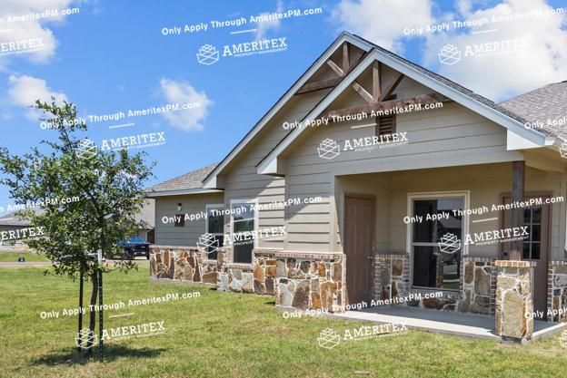 101 Pharm Hills Rd #1501, Mabank, TX 75147