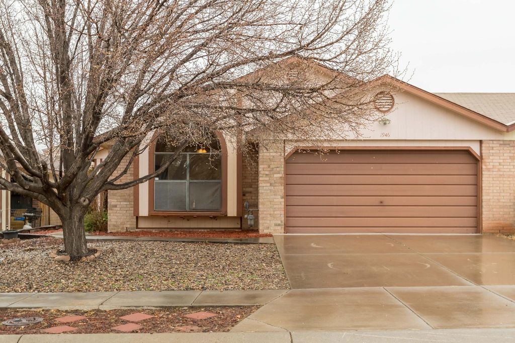 1946 Camino Del Rey Ct SW, Los Lunas, NM 87031