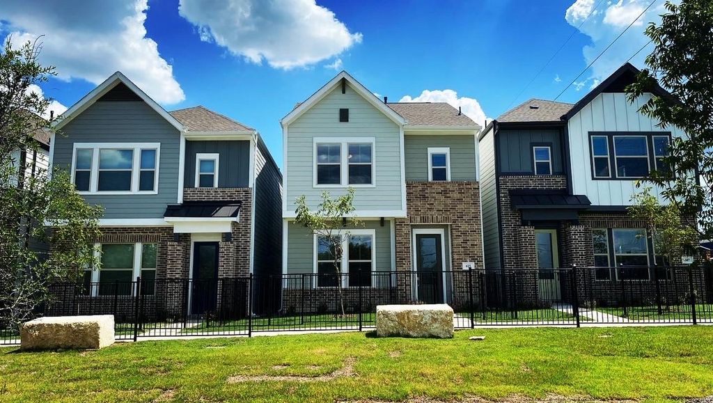 2652 Friesenhahn Ln, Dallas, TX 75211