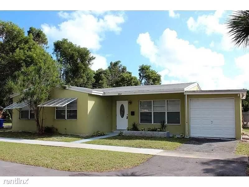 3002 Arthur St, Hollywood, FL 33021