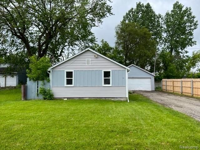 2040 E Schumacher St, Burton, MI 48529 | Trulia