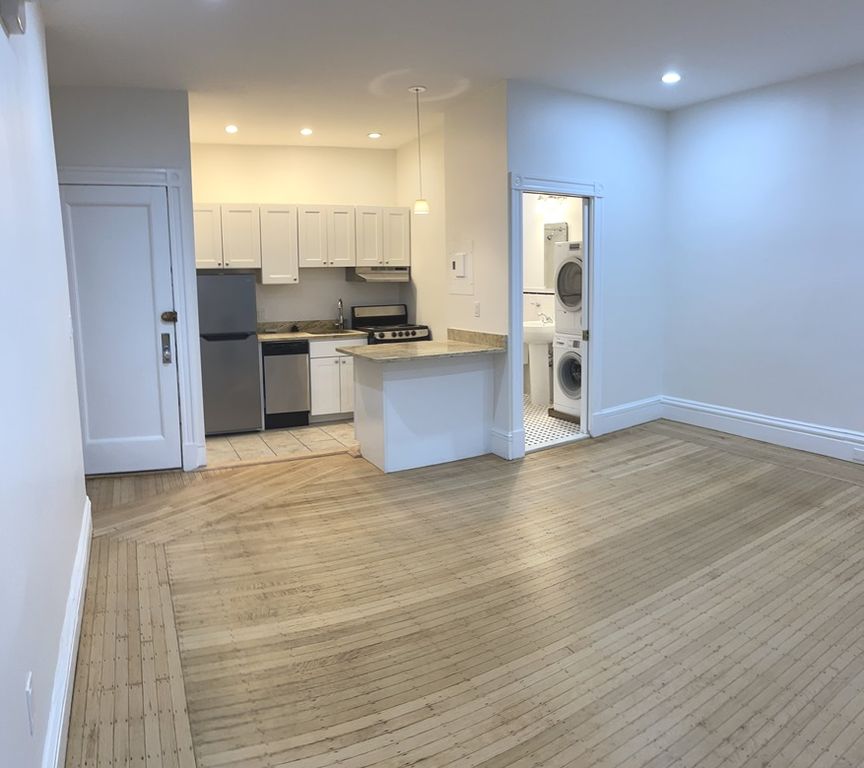 174 Newbury St #5, Boston, MA 02116