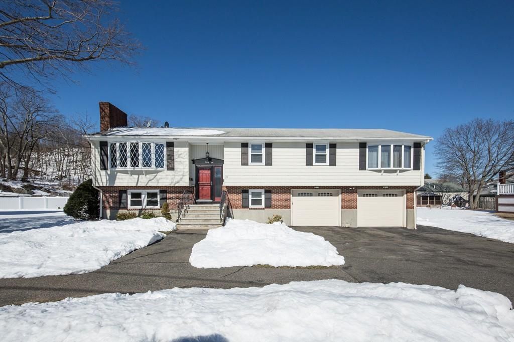 25 Anawan Ave, Saugus, MA 5 Bed, 3.5 Bath SingleFamily Home 30