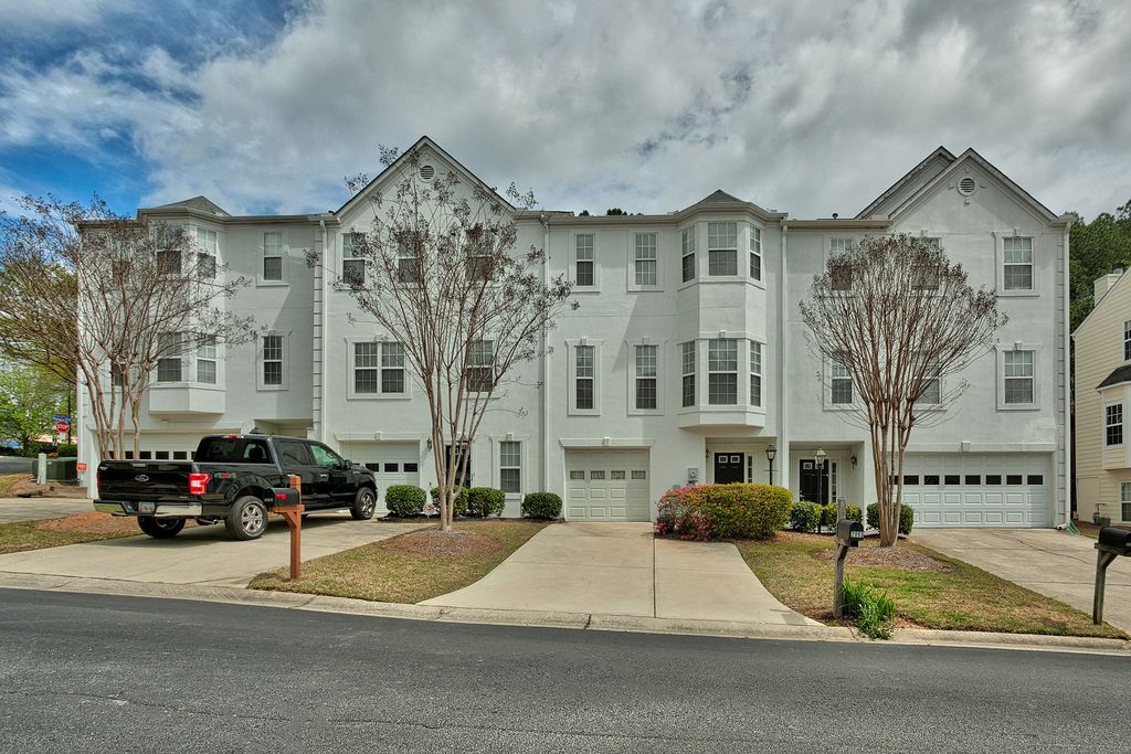 2093 Pinnacle Pointe Dr, Norcross, GA 3 Bed, 3 Bath