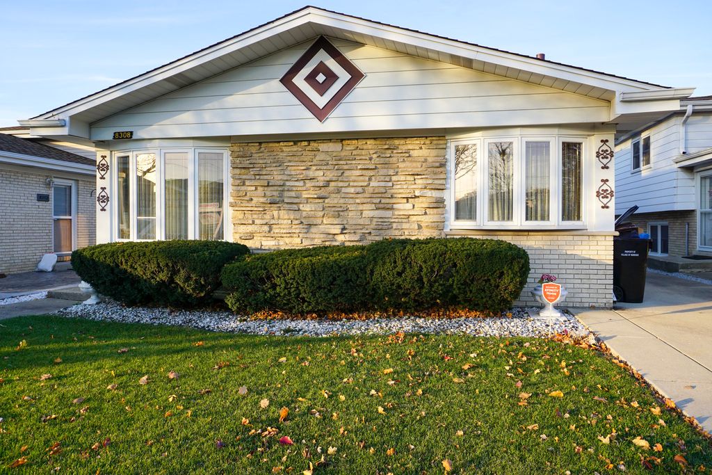 8308 W Maple Ave, Harwood Heights, IL 60706