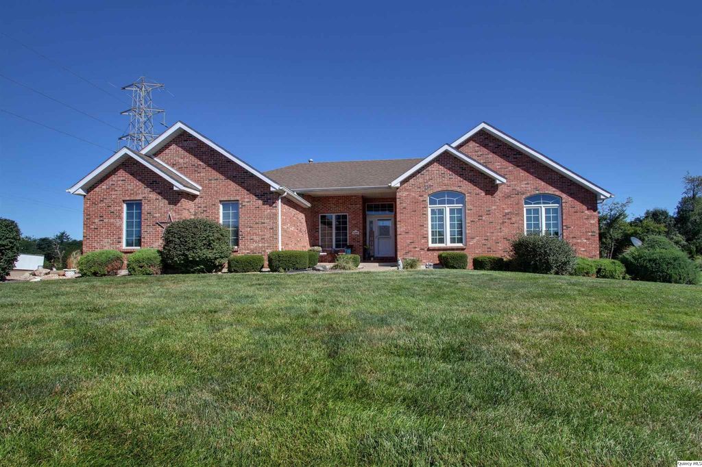 4209 Hampton Ln, Quincy, IL 62305