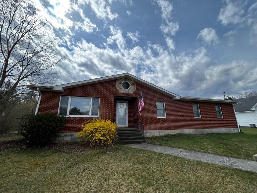 317 Meadow Bridge Rd, Meadow Bridge, WV 25976 SingleFamily Home for