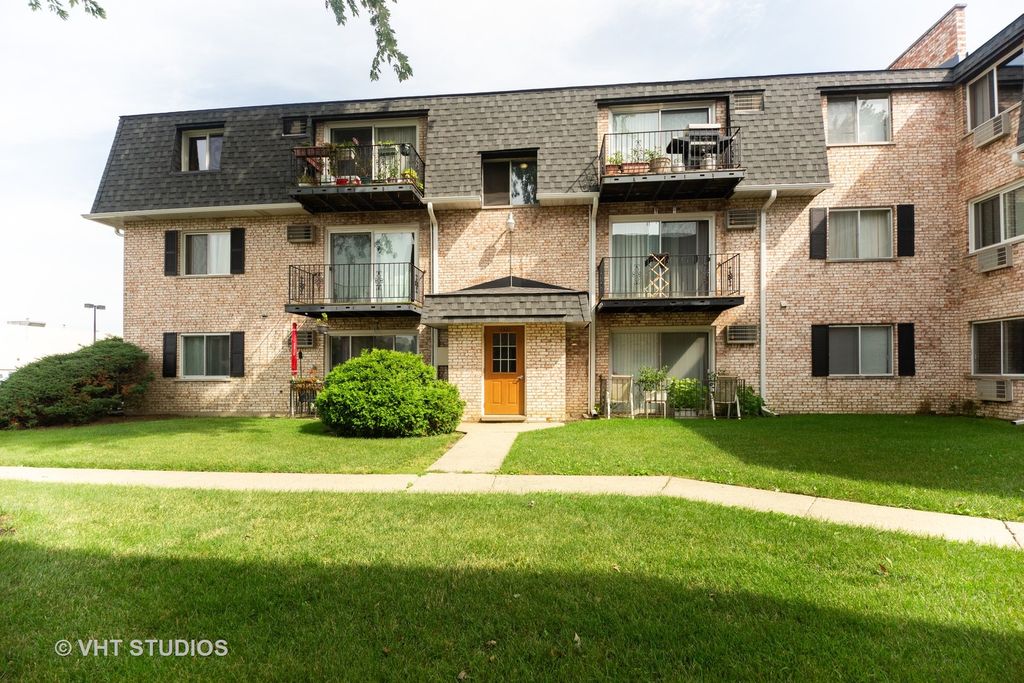 1321 N Baldwin Ct #3A, Palatine, IL 60074