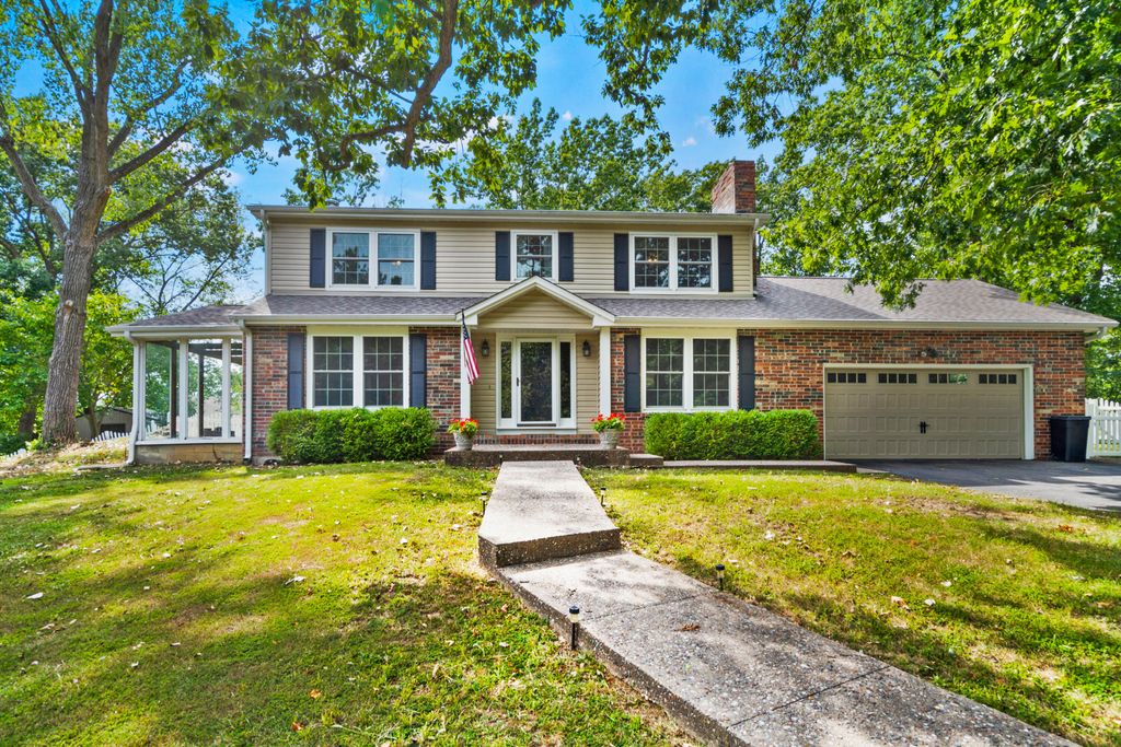 413 Woodridge Dr, Columbia, MO 65201