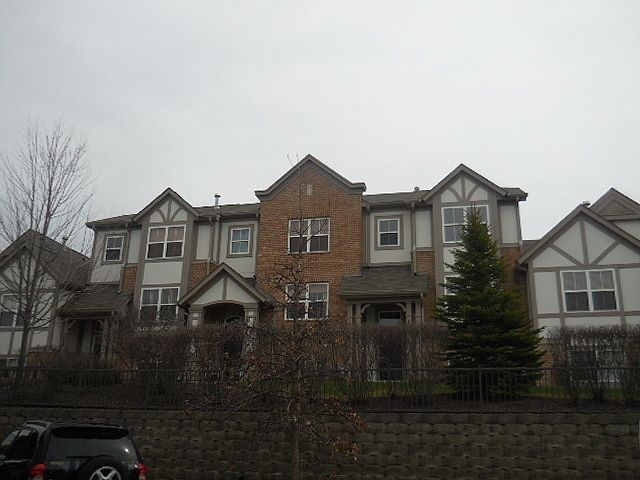 147 Rosehall Dr, Lake Zurich, IL 60047