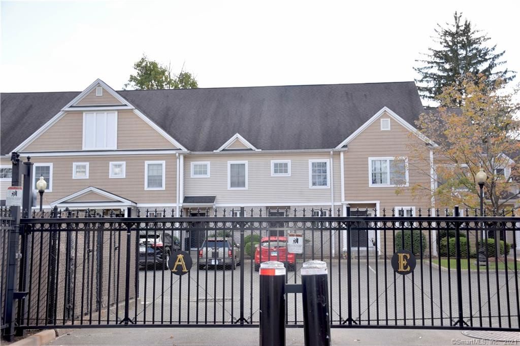 37 Alden St #W, Hartford, CT 06114
