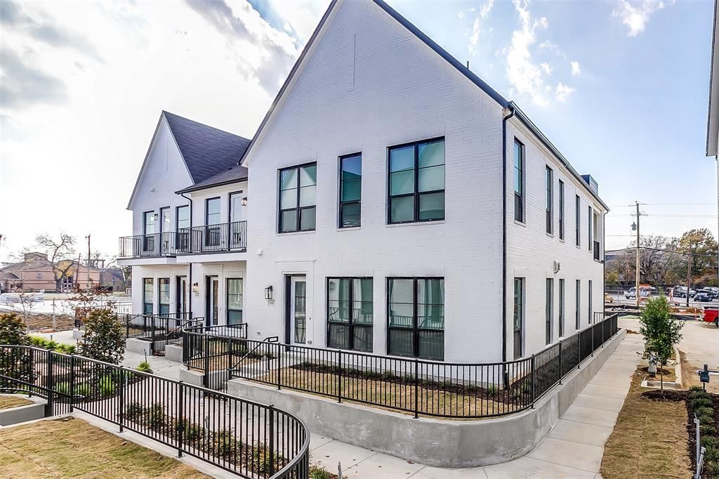 704 W Main St, Arlington, TX 76013
