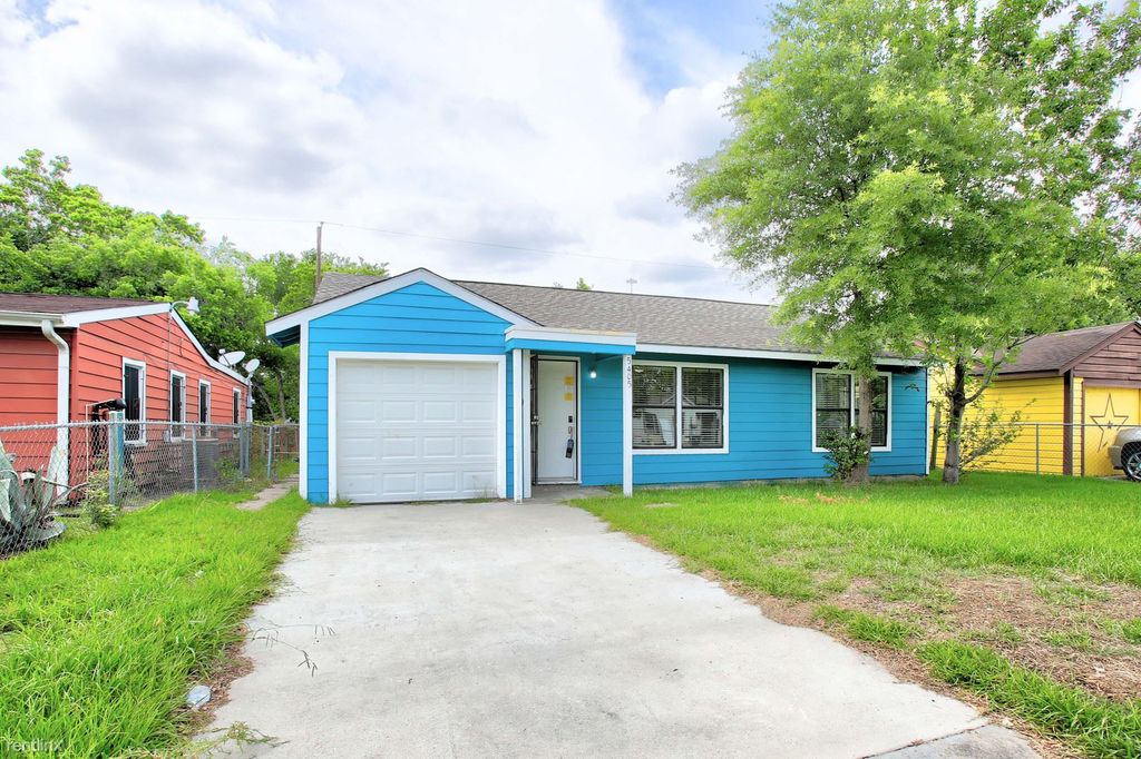 5405 Southlea St, Houston, TX 77033