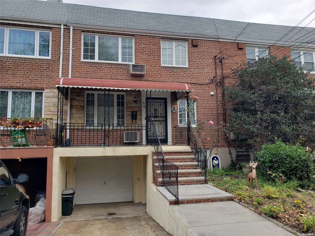 61-33 69th Place, Middle Village, NY 11379