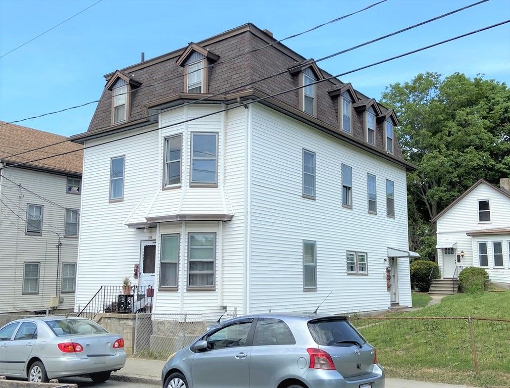 482 Snell St, Fall River, MA 02721