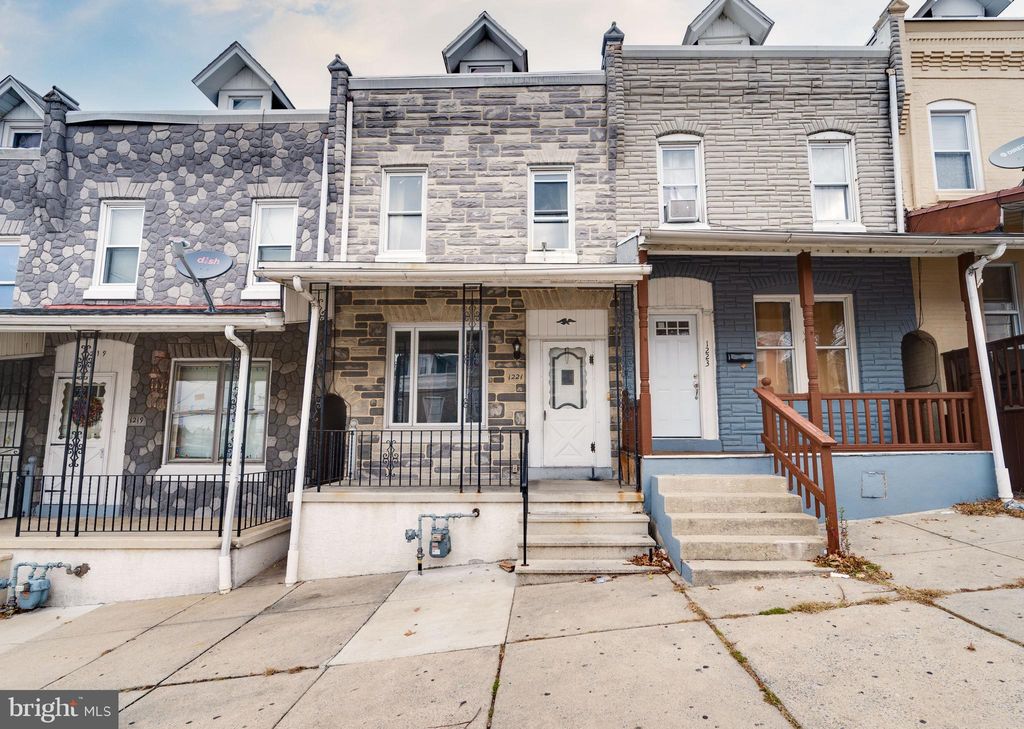 1221 Greenwich St, Reading, PA 19604