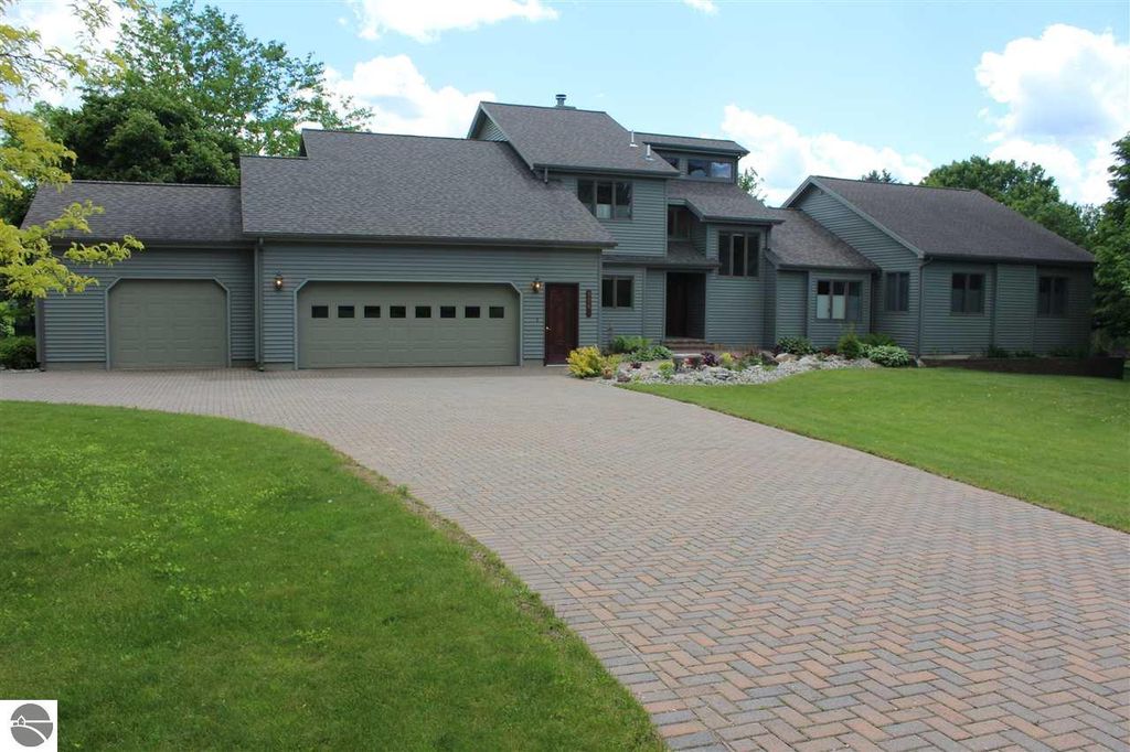 8086 Hagstrom Ln, Cadillac, MI 49601 Trulia