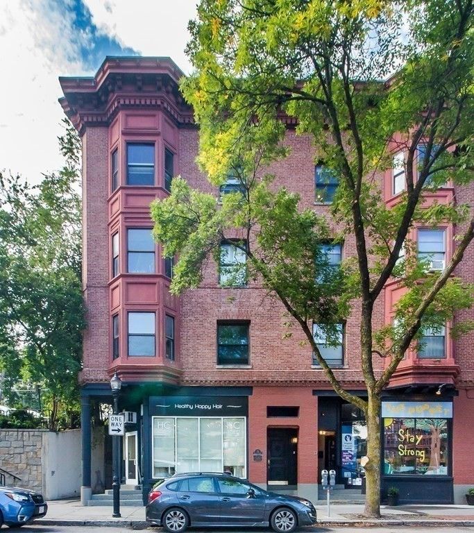 31 Station St #6, Brookline, MA 02445
