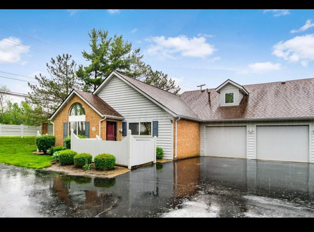 5416 Pond View Dr, Westerville, OH 43081