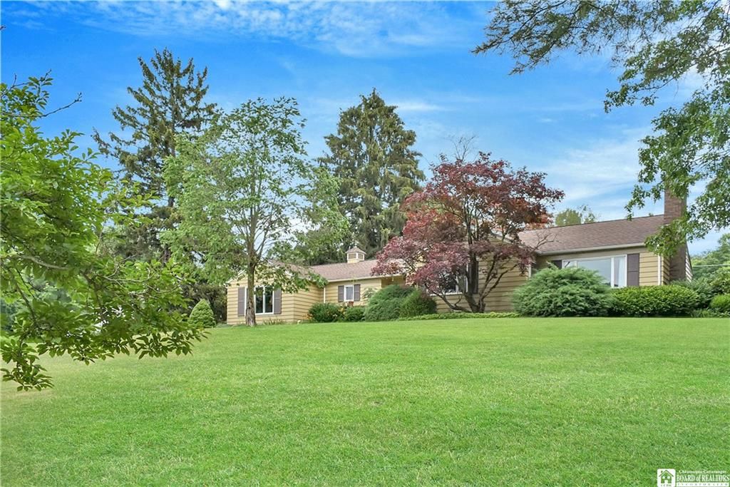 3763 Westman Rd, Bemus Pt, NY 14712