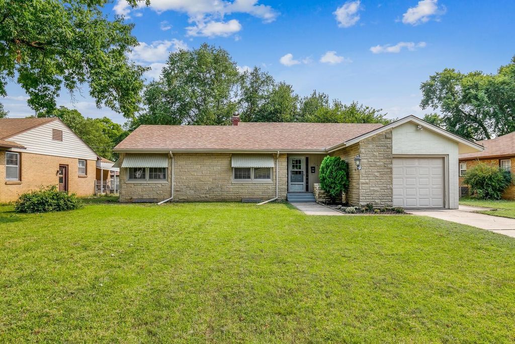 2747 E Rivera St, Wichita, KS 67211