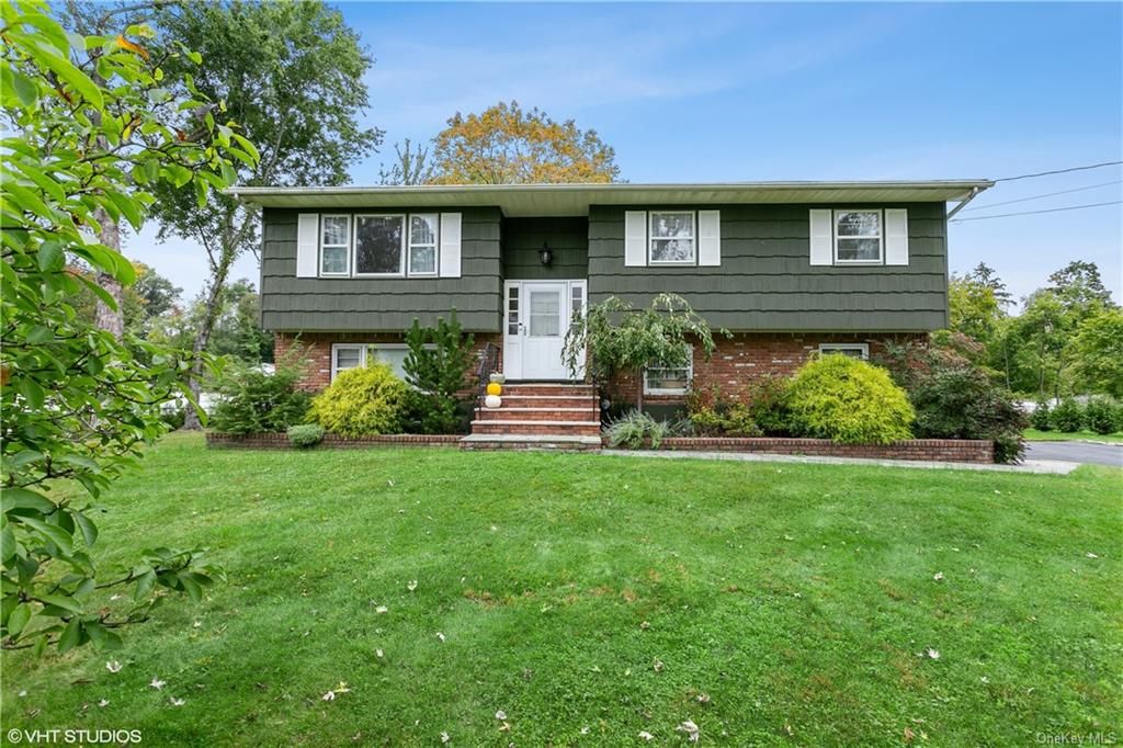 26 Bluebird Dr, Congers, NY 10920
