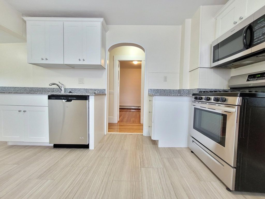 122 Gladstone St #C, Boston, MA 02128