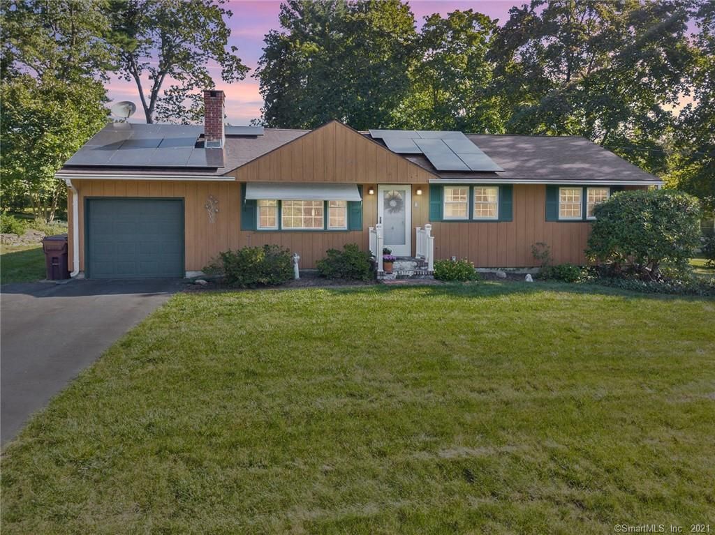 8 Arwood Rd, Farmington, CT 06032
