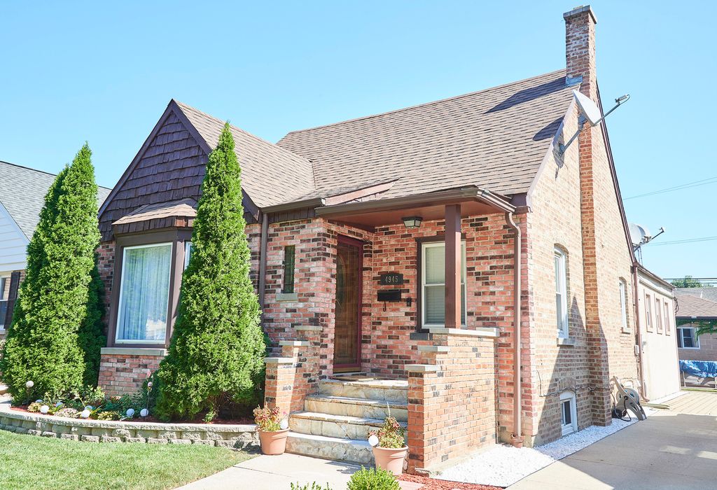4945 N Mulligan Ave, Chicago, IL 60630