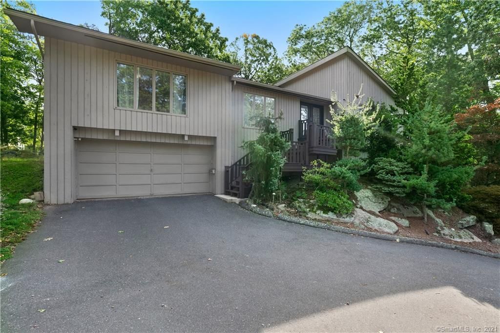 195 Mountain Rd, Manchester, CT 06040