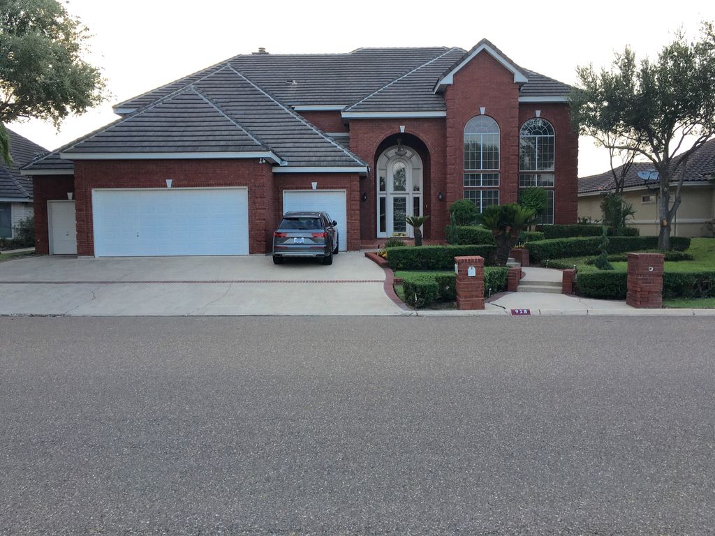 918 Rio Grande Dr, Mission, TX 78572