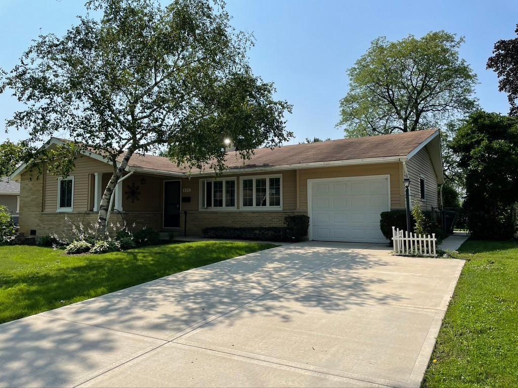 471 Lilac Ln, Elk Grove Village, IL 60007