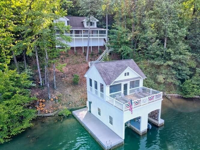 lake burton boat rentals clarkesville ga