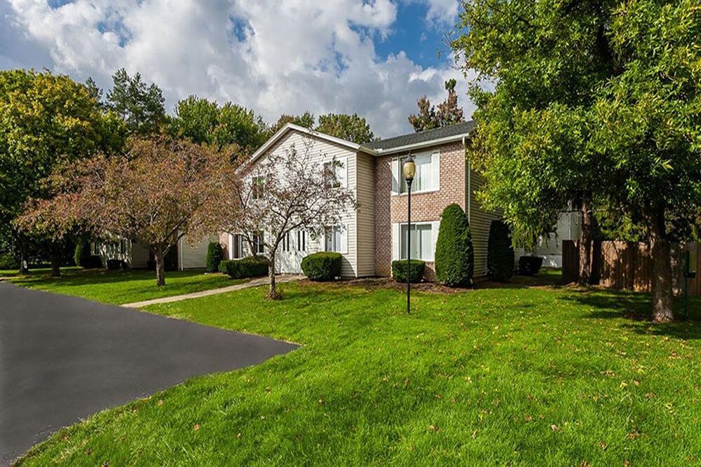 176 Kingsberry Dr, Rochester, NY 14626