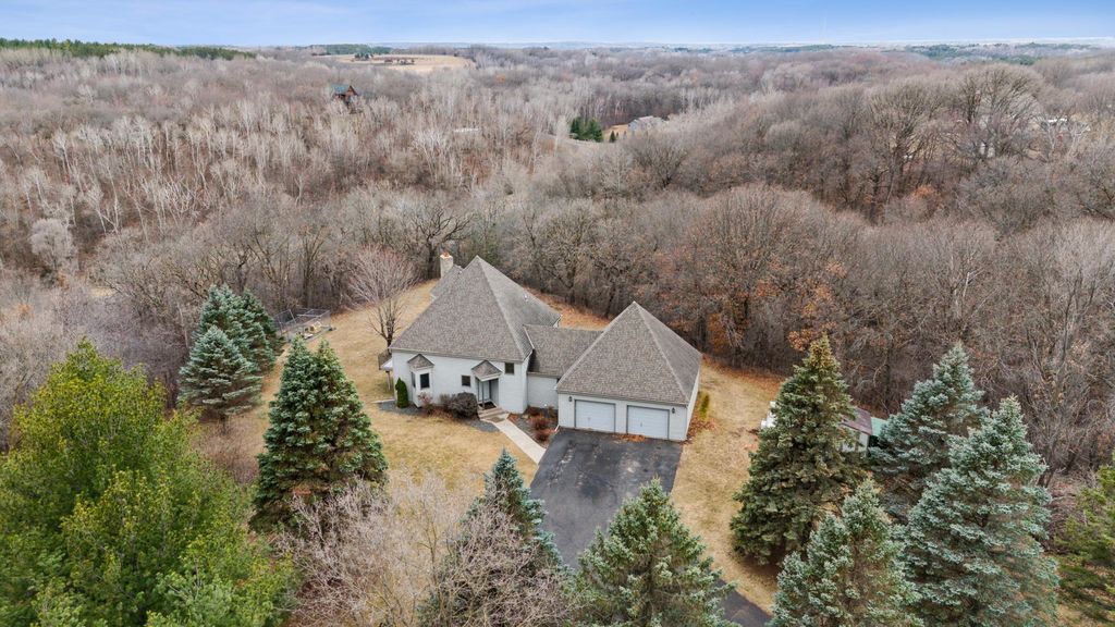 425 126th Ave, Hudson, WI 54016