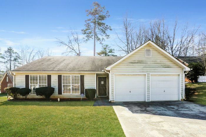 5747 McCurdy Ct, Stone Mountain, GA - 3 Bed, 2 Bath Single-Family Home
