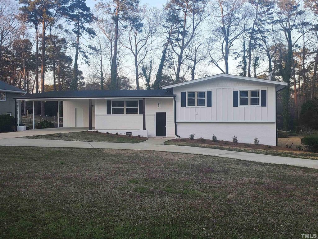 319 Golf Course Dr, Raleigh, NC 27610
