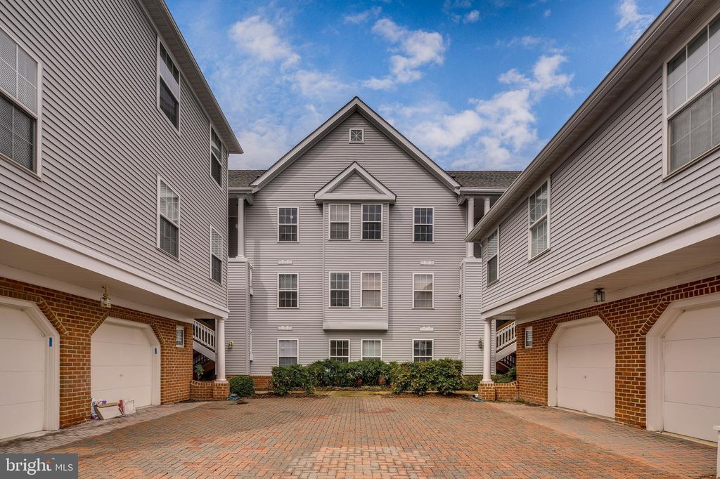 5804 Wyndham Cir #203, Columbia, MD 21044