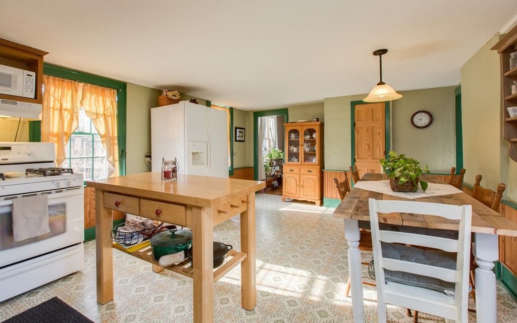 70 Currier St, Methuen, MA 2 Bed, 2 Bath SingleFamily Home 30