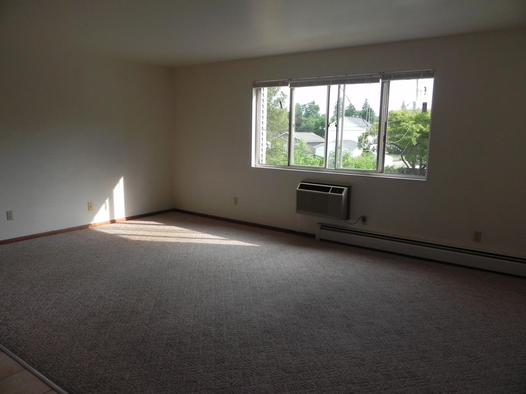 1138 E  Walnut St, Green Bay, WI 54301
